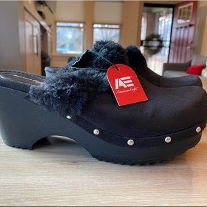 AE Women’s Fur Lined Studded Black Clogs